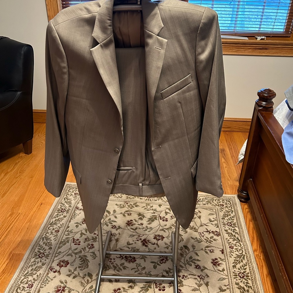 Caravelli suit